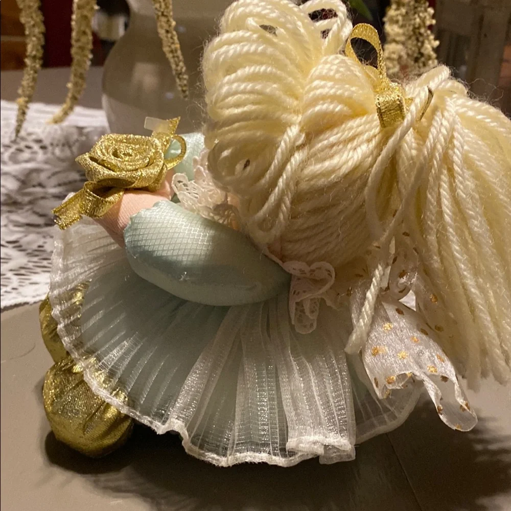 VINTAGE MTY INTERNATIONAL BABY GIRL DOll with FLOWER & DRESS 6" - Picture 4 of 8